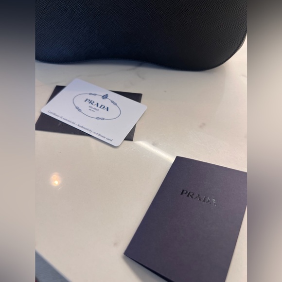 Gorgeous Prada Sidonie clutch with chain handle height 5” wide 9.5” - Picture 8 of 10